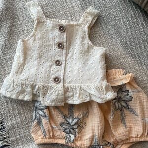 EUC Jessica Simpson Cream and Tan Baby Girl Floral Outfit - 6-9 mos